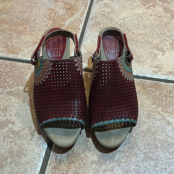L'ARTISTE Red and Tan Mules with Perforated Design, Size 36, EUC - Picture 10 of 10